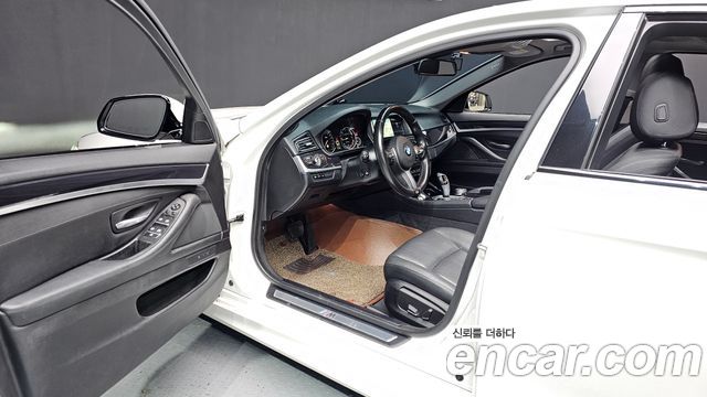 BMW 5-Series 2016 — photo 10