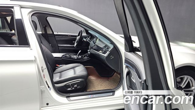 BMW 5-Series 2016 — photo 11