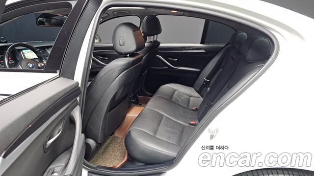 BMW 5-Series 2016 — photo 12