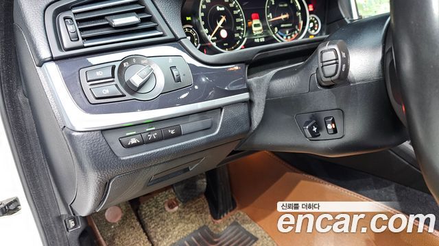 BMW 5-Series 2016 — photo 13
