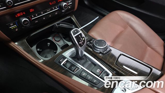 BMW 5-Series 2016 — photo 9