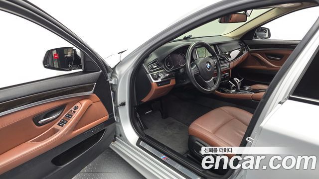 BMW 5-Series 2016 — photo 10