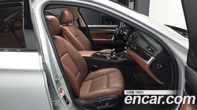 BMW 5-Series 2016 — photo 11