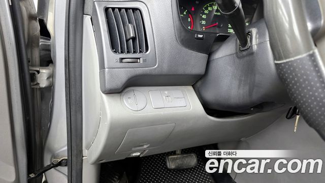 Hyundai Starex 2012 — photo 16