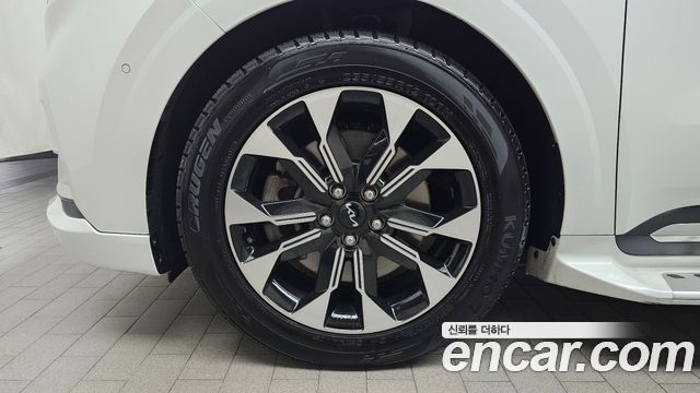 Kia Canival 2023 — photo 5