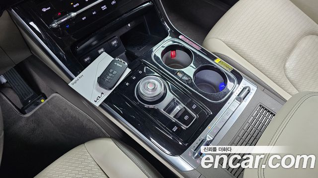 Kia Canival 2023 — photo 9