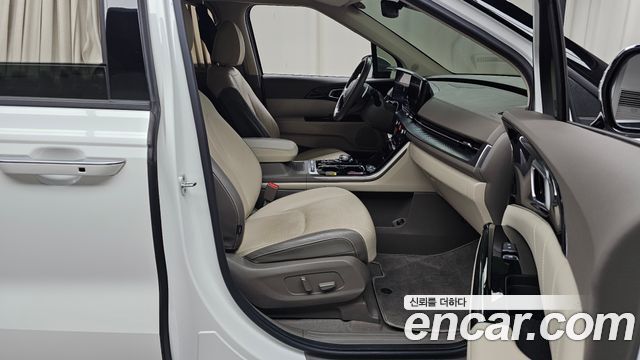 Kia Canival 2023 — photo 11