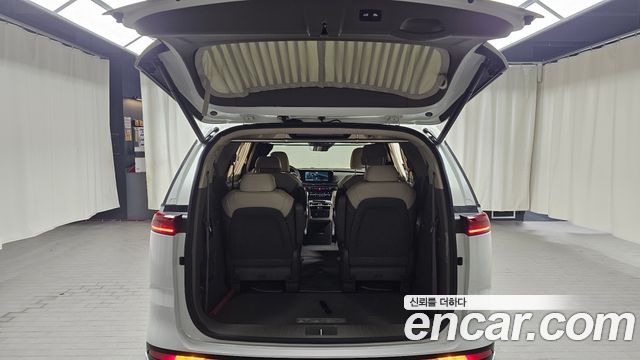 Kia Canival 2023 — photo 20
