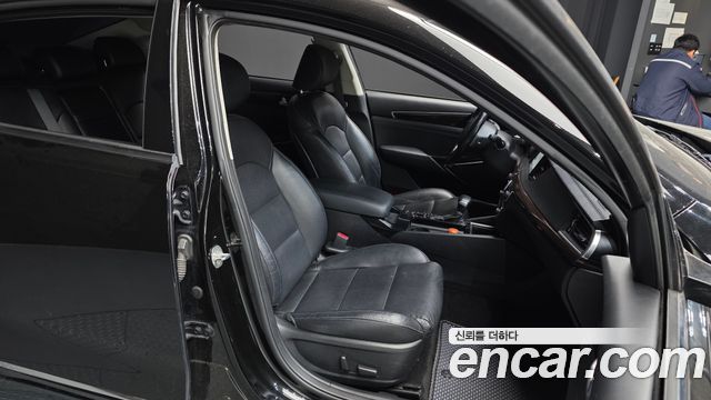 Kia K7 2018 — photo 12