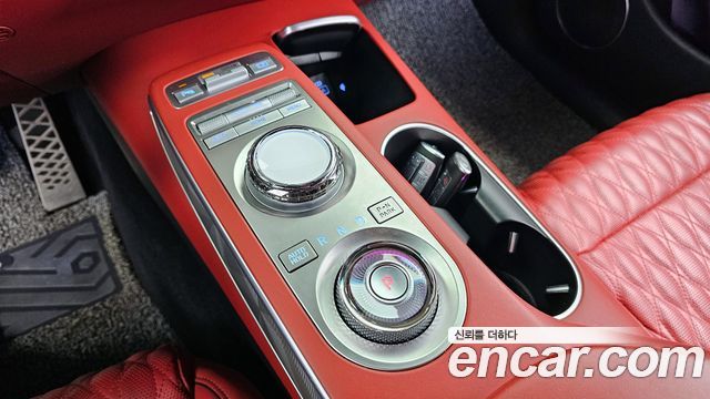 Genesis GV70 2023 — photo 9