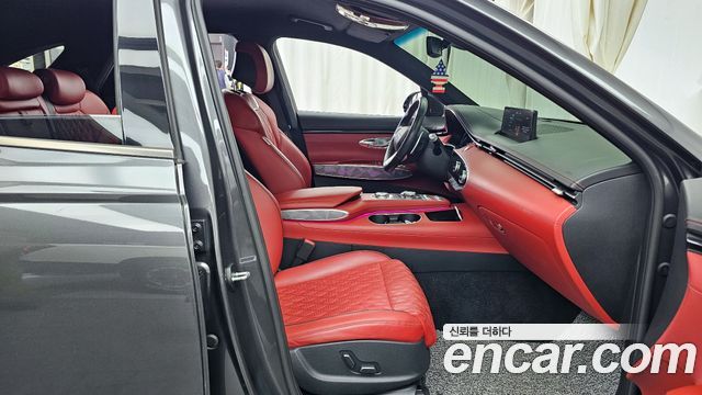 Genesis GV70 2023 — photo 11