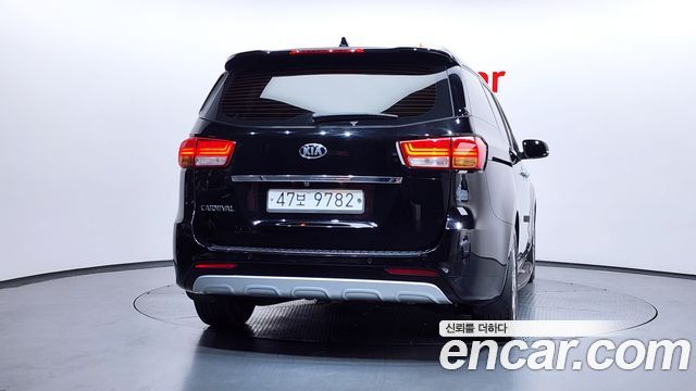 Kia Canival 2015 — photo 4