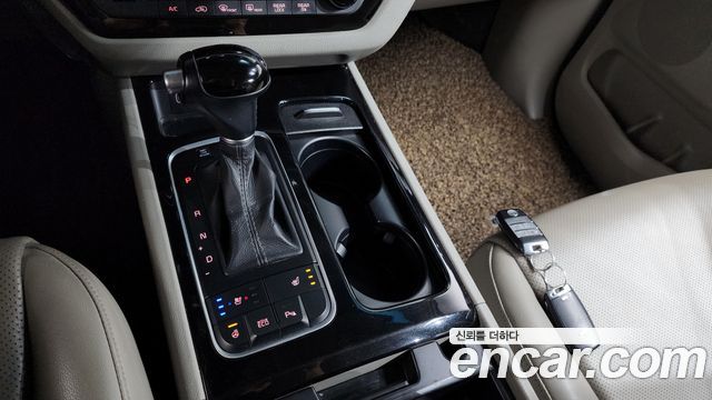 Kia Canival 2015 — photo 9