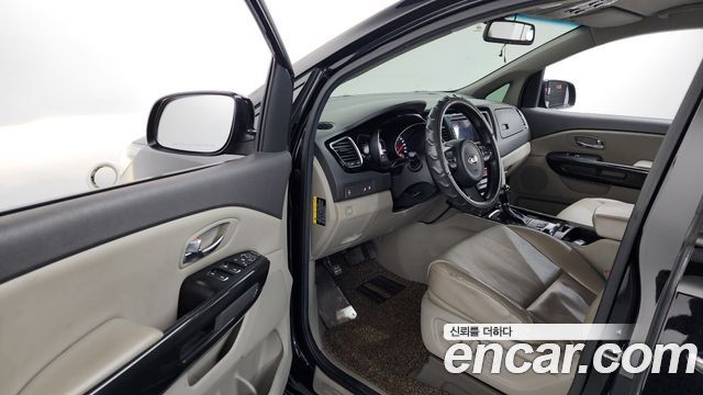 Kia Canival 2015 — photo 10