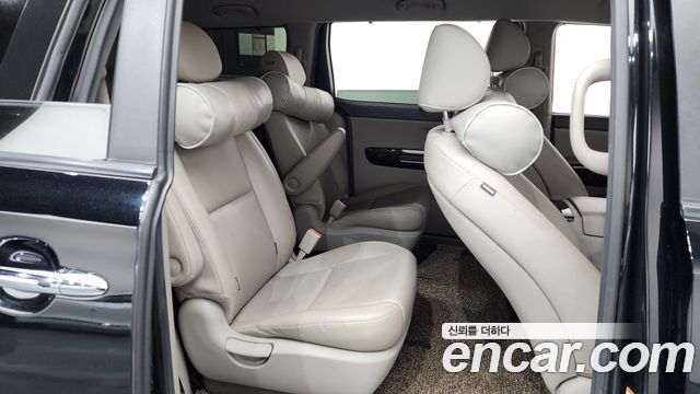 Kia Canival 2015 — photo 12