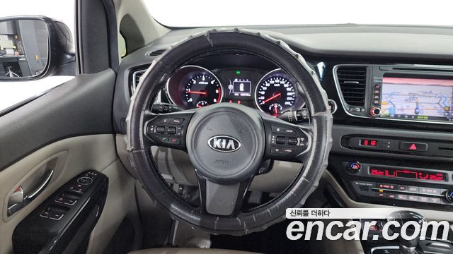 Kia Canival 2015 — photo 13