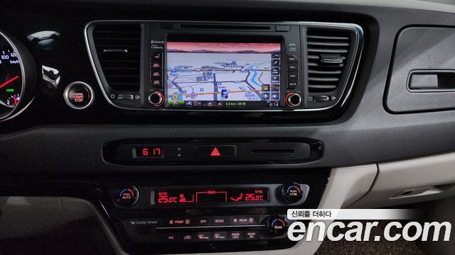 Kia Canival 2015 — photo 14