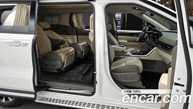 Kia Canival 2021 — photo 12