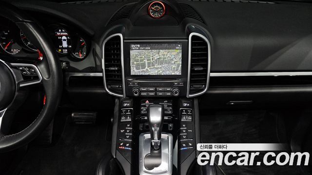 Porsche Cayenne 2017 — photo 15