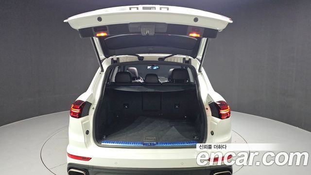 Porsche Cayenne 2017 — photo 20