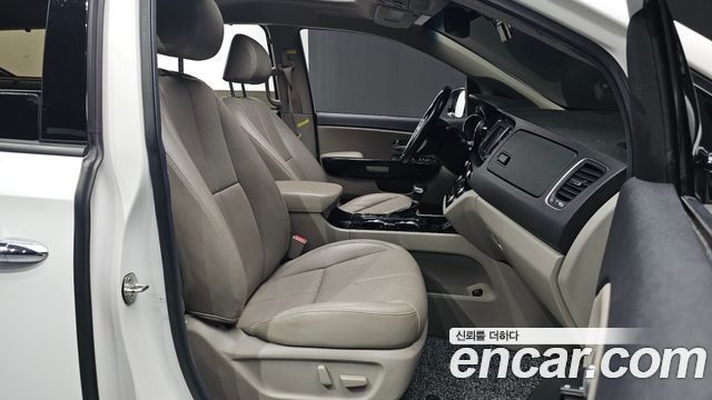 Kia Canival 2019 — photo 10