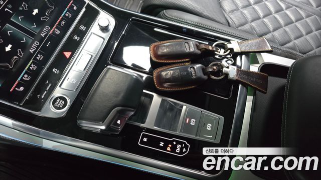 Audi Q7 2021 — photo 9