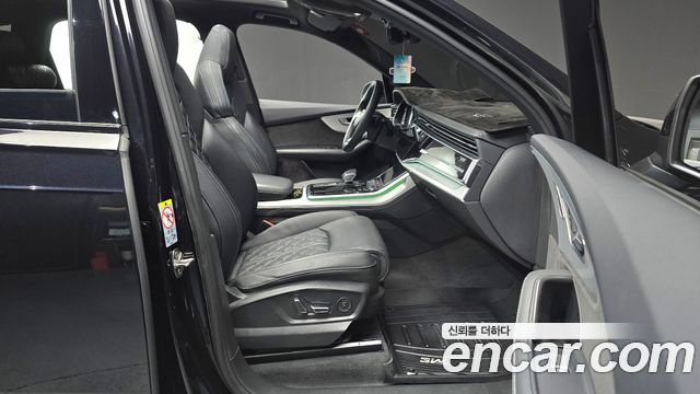 Audi Q7 2021 — photo 11