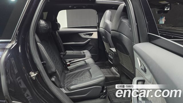 Audi Q7 2021 — photo 12