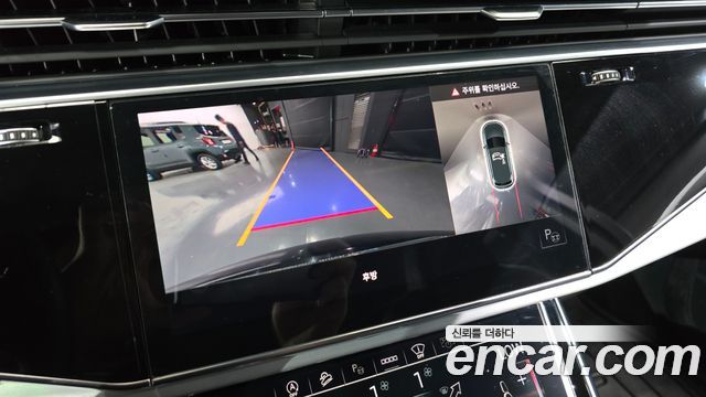 Audi Q7 2021 — photo 15