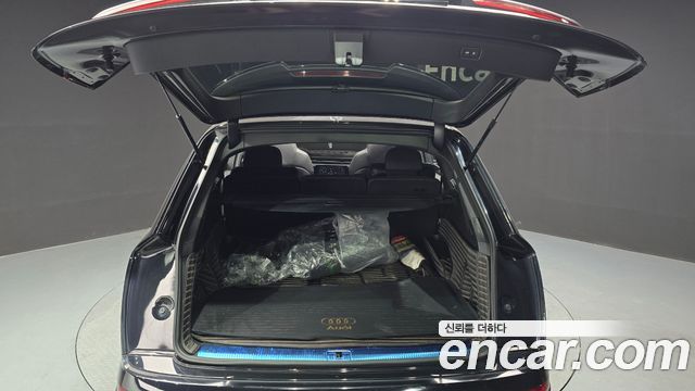 Audi Q7 2021 — photo 20