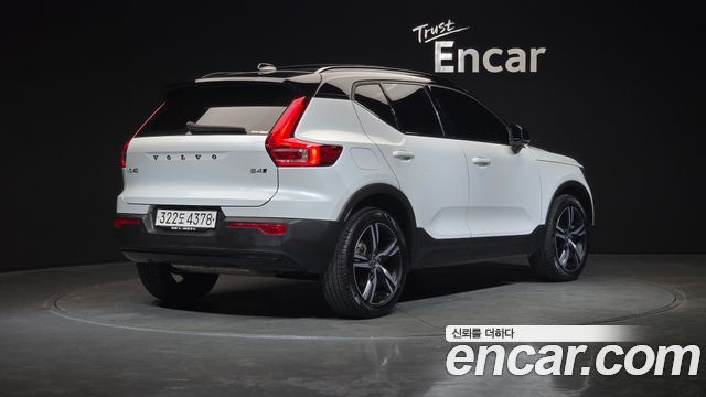 Volvo XC40 2021 — photo 2