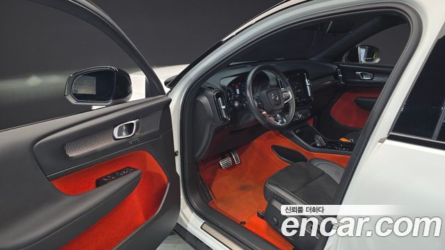 Volvo XC40 2021 — photo 11