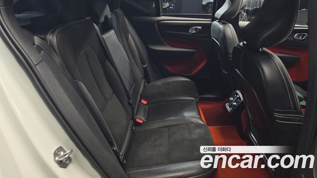 Volvo XC40 2021 — photo 12