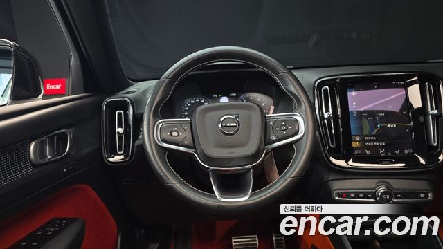 Volvo XC40 2021 — photo 13