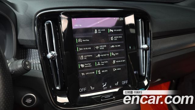 Volvo XC40 2021 — photo 16