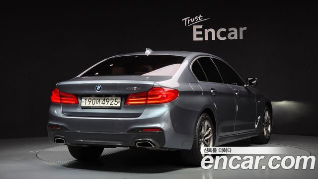 BMW 5-Series 2018 — photo 2