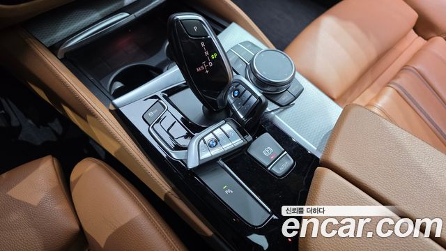 BMW 5-Series 2018 — photo 9