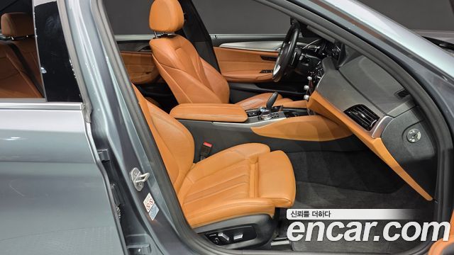 BMW 5-Series 2018 — photo 10