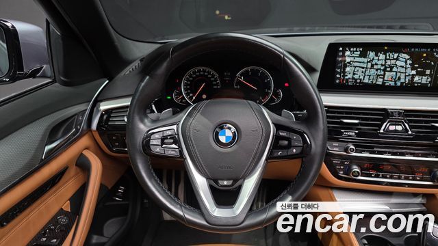 BMW 5-Series 2018 — photo 13