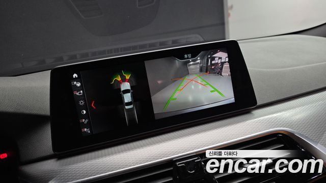 BMW 5-Series 2018 — photo 15