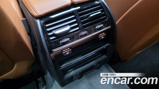 BMW 5-Series 2018 — photo 17