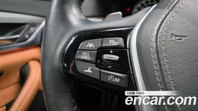 BMW 5-Series 2018 — photo 20
