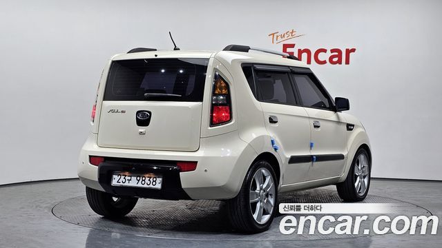 Kia Soul 2009 — photo 2