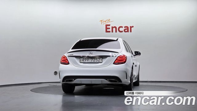 Mercedes-Benz C-Class 2018 — photo 4