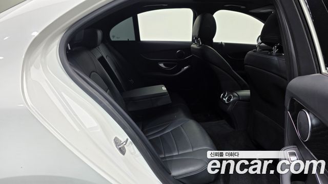Mercedes-Benz C-Class 2018 — photo 18