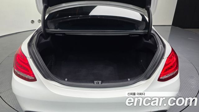 Mercedes-Benz C-Class 2018 — photo 26