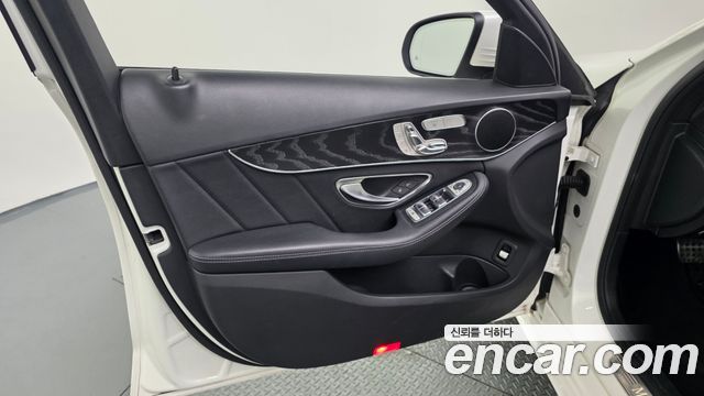 Mercedes-Benz C-Class 2018 — photo 14