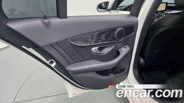Mercedes-Benz C-Class 2018 — photo 15