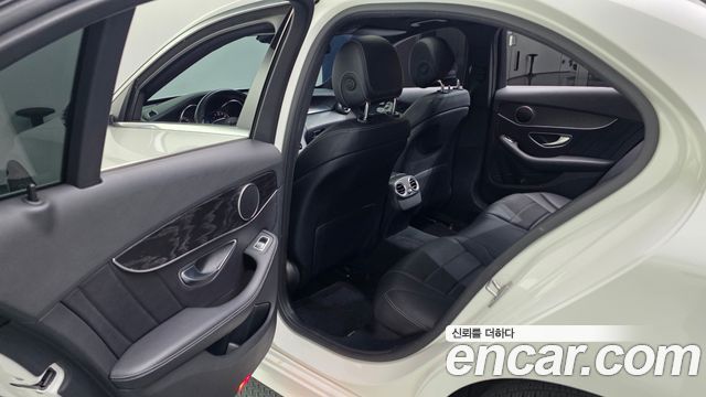 Mercedes-Benz C-Class 2018 — photo 16