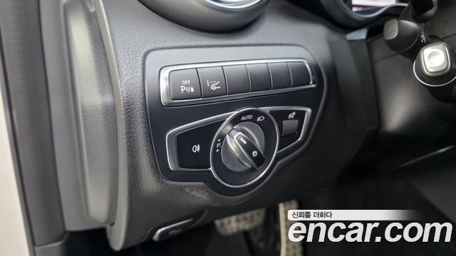 Mercedes-Benz C-Class 2018 — photo 27